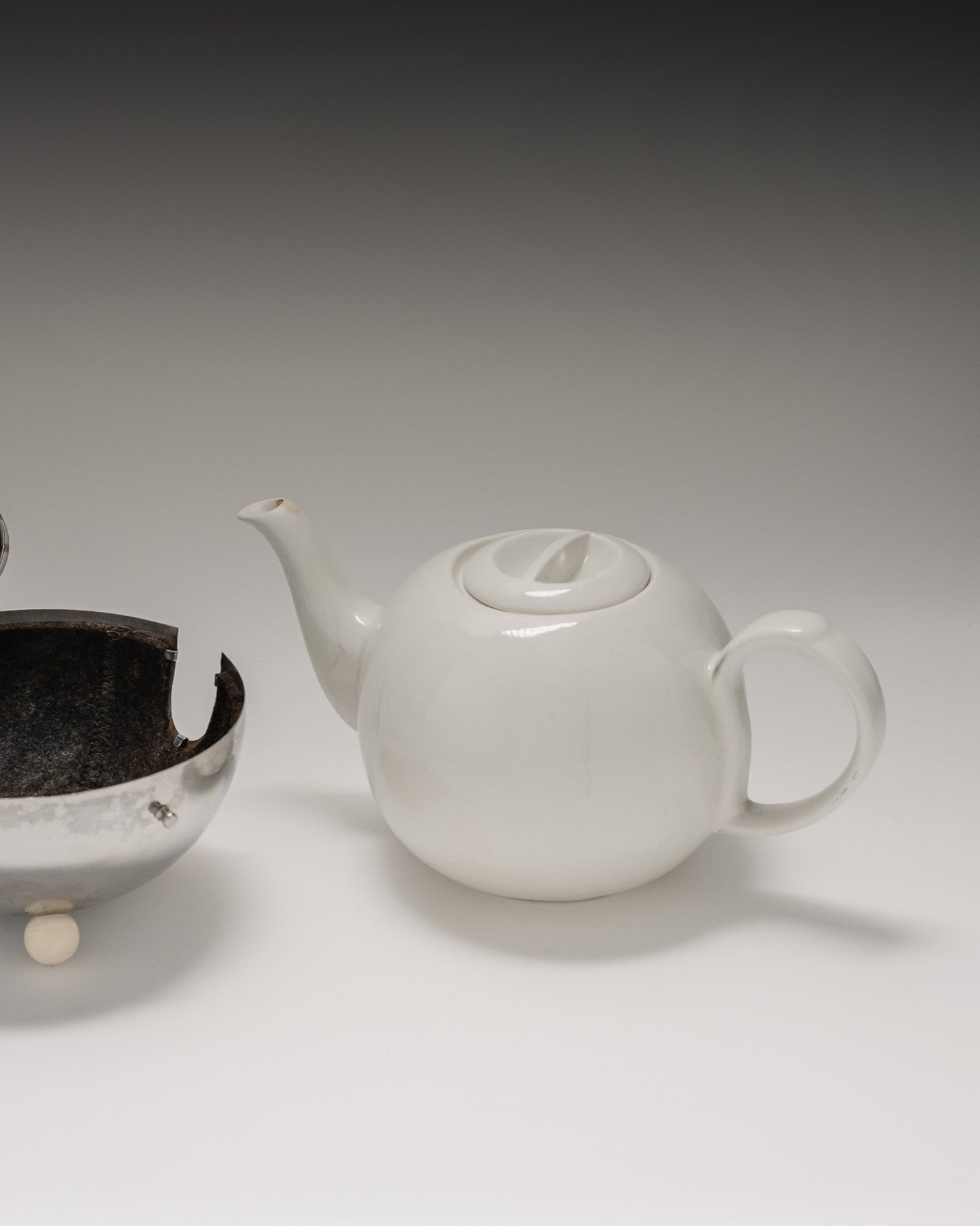 THÉIÈRE EN MÉTAL ET PORCELAINE, BREDEMEYER, 1980s