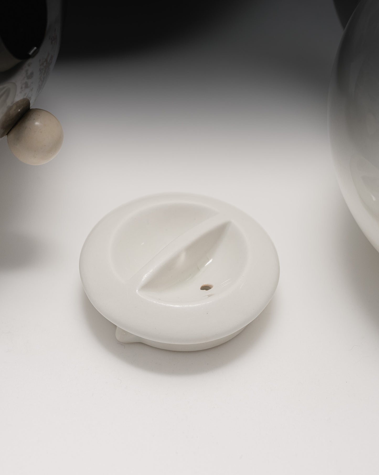 THÉIÈRE EN MÉTAL ET PORCELAINE, BREDEMEYER, 1980s