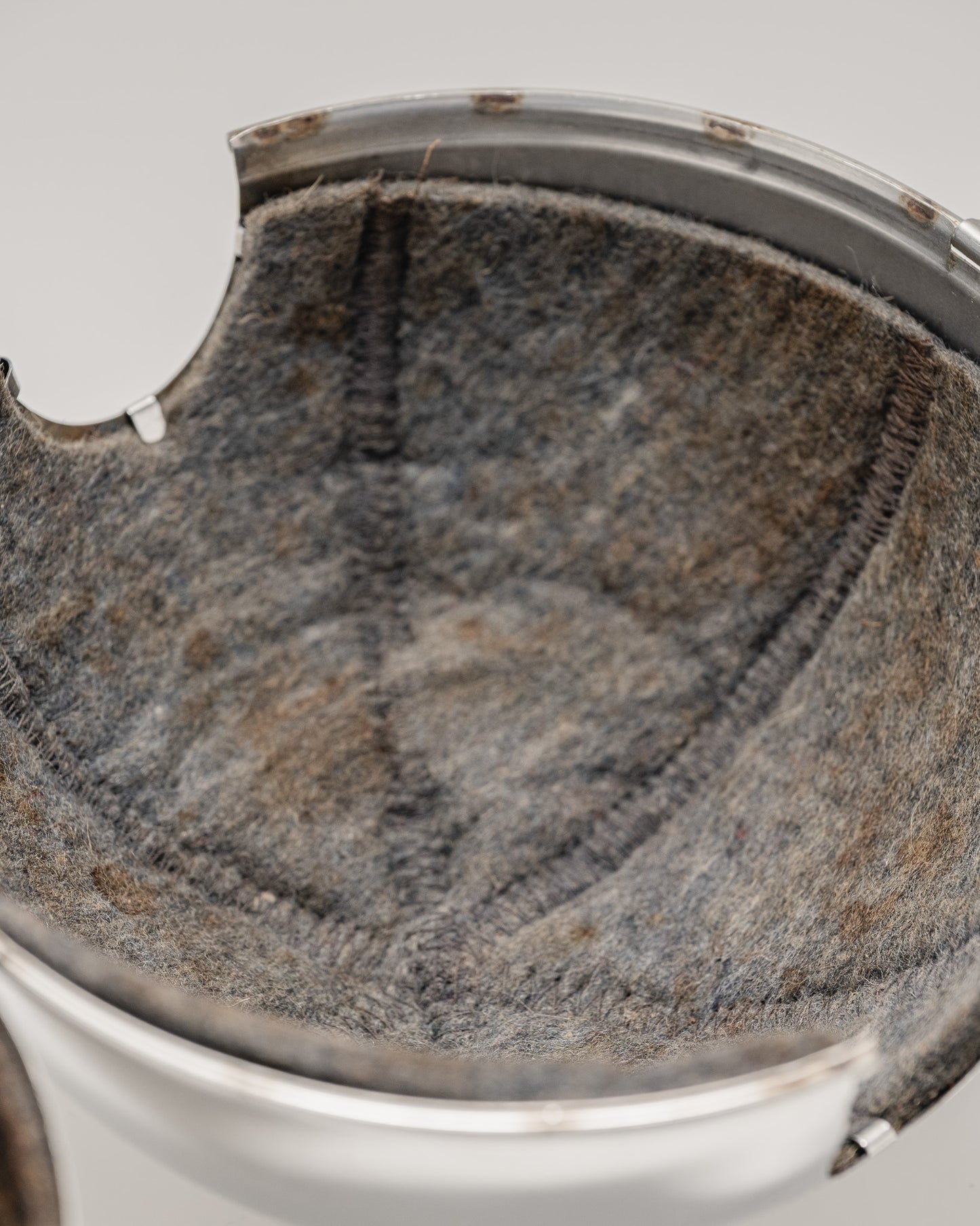 THÉIÈRE EN MÉTAL ET PORCELAINE, BREDEMEYER, 1980s