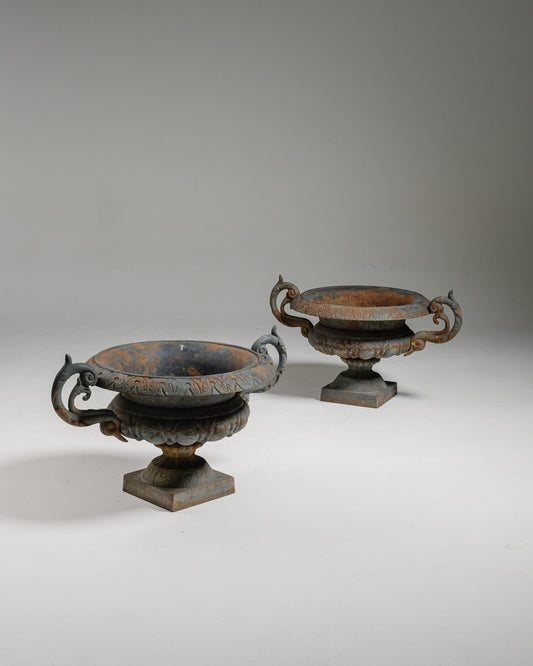 PAIRE DE JARDINIÈRES EN MÉTAL, 1910s