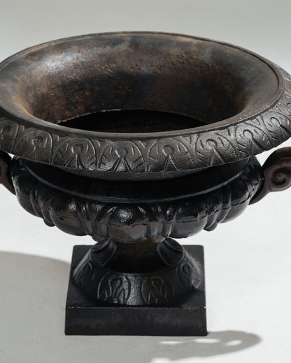 PAIRE DE JARDINIÈRES EN MÉTAL, 1910s