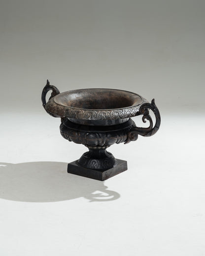 PAIRE DE JARDINIÈRES EN MÉTAL, 1910s