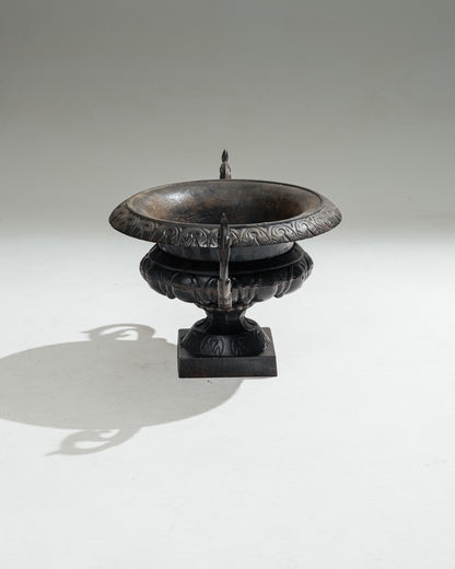PAIRE DE JARDINIÈRES EN MÉTAL, 1910s
