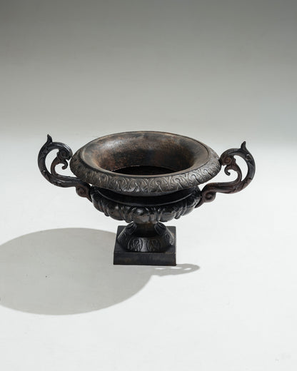 PAIRE DE JARDINIÈRES EN MÉTAL, 1910s