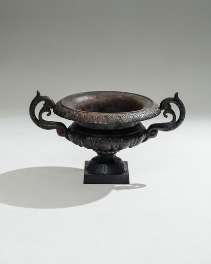 PAIRE DE JARDINIÈRES EN MÉTAL, 1910s