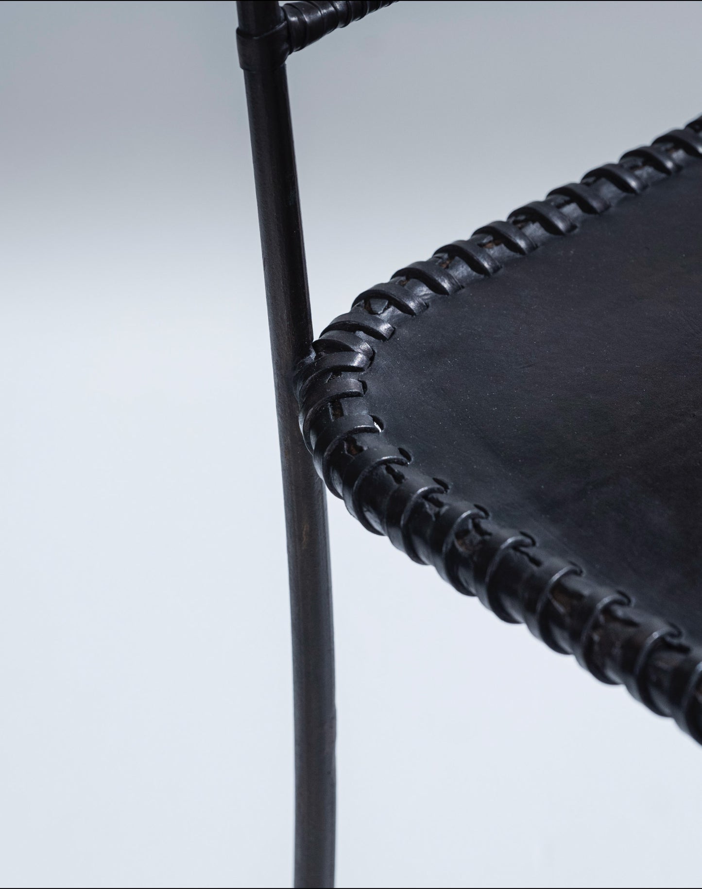 CHAISE EN CUIR ET MÉTAL, 1970s