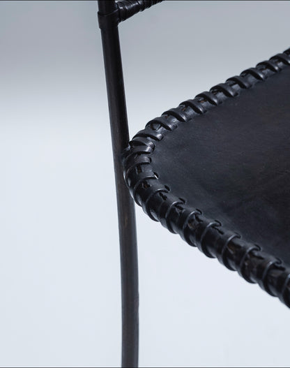 PAIRE DE CHAISES EN CUIR ET MÉTAL, 1970s