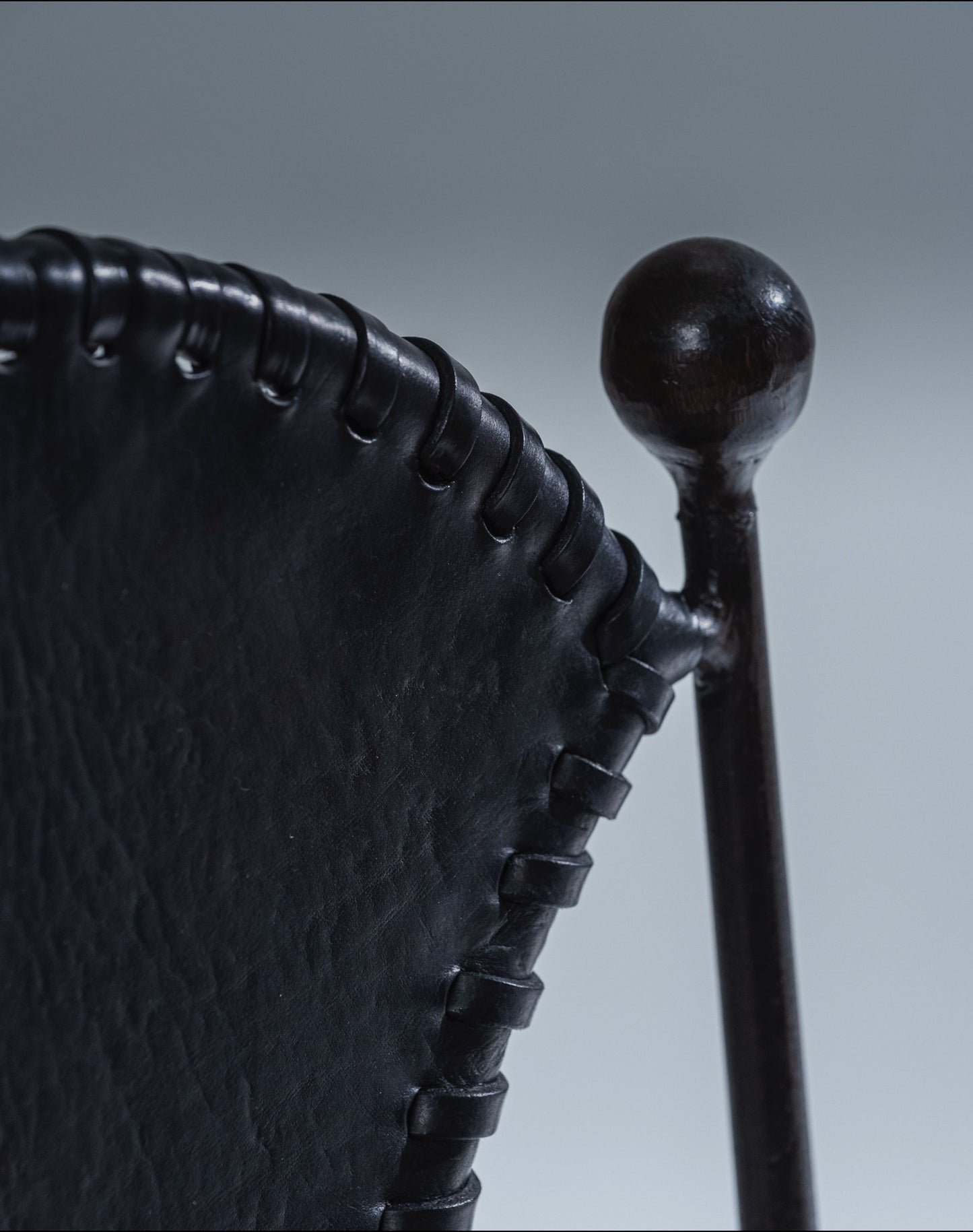 CHAISE EN CUIR ET MÉTAL, 1970s