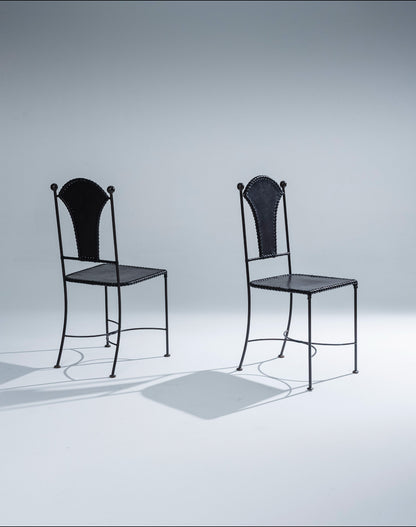 PAIRE DE CHAISES EN CUIR ET MÉTAL, 1970s