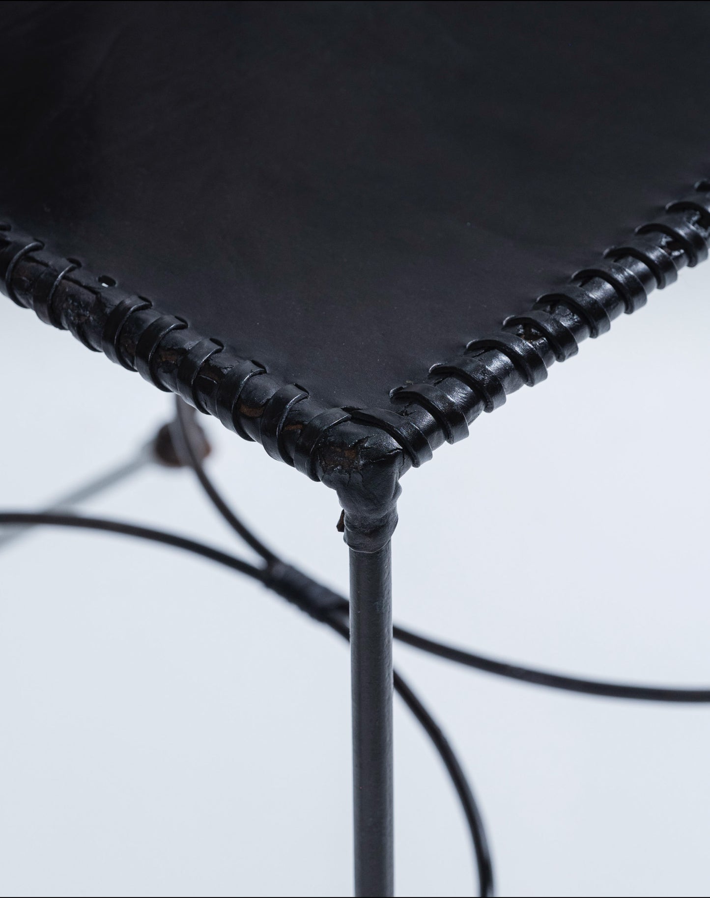 CHAISE EN CUIR ET MÉTAL, 1970s