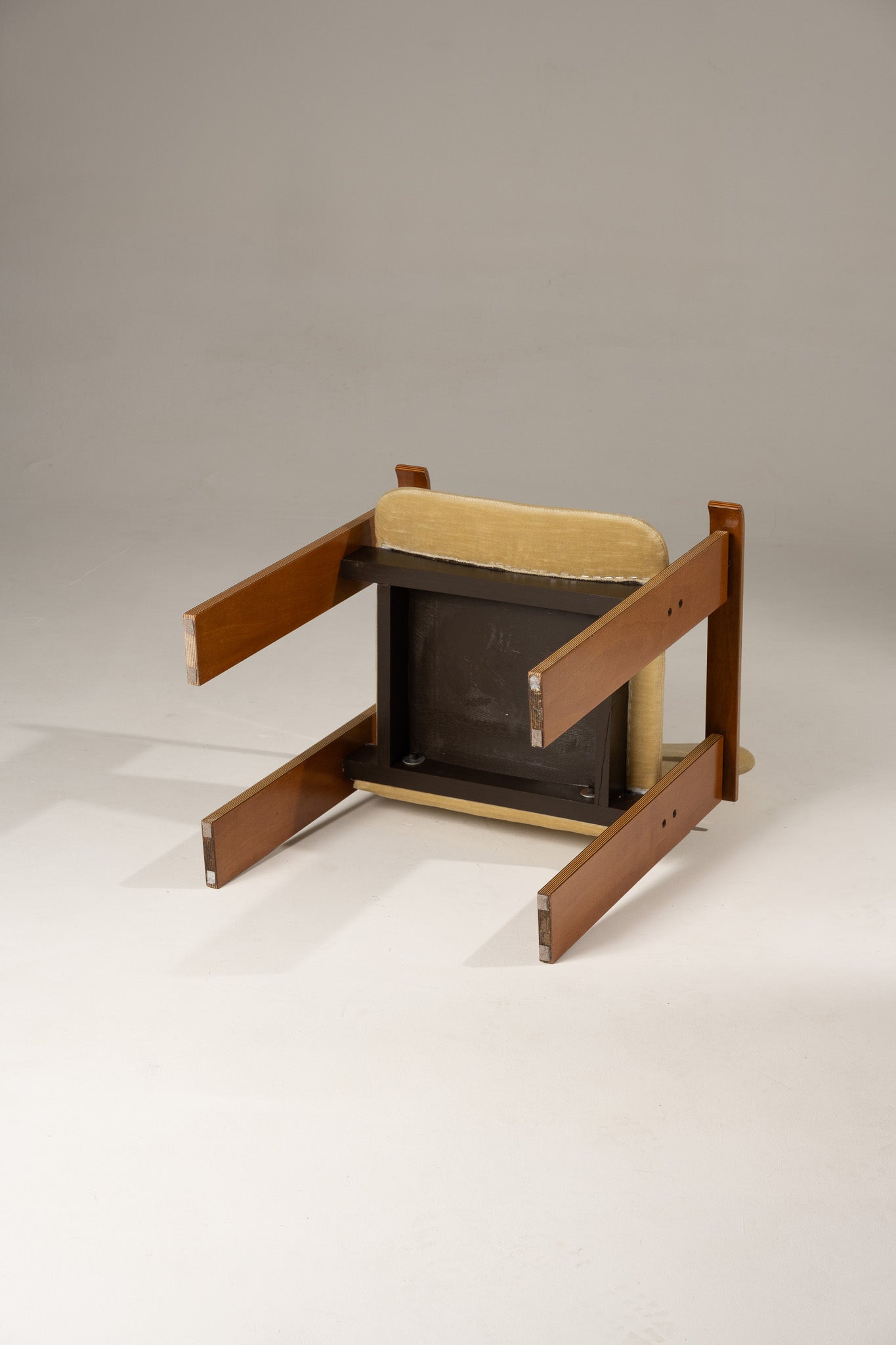 SET OF 4 WOOD AND VELVET CHAIRS, 1970s