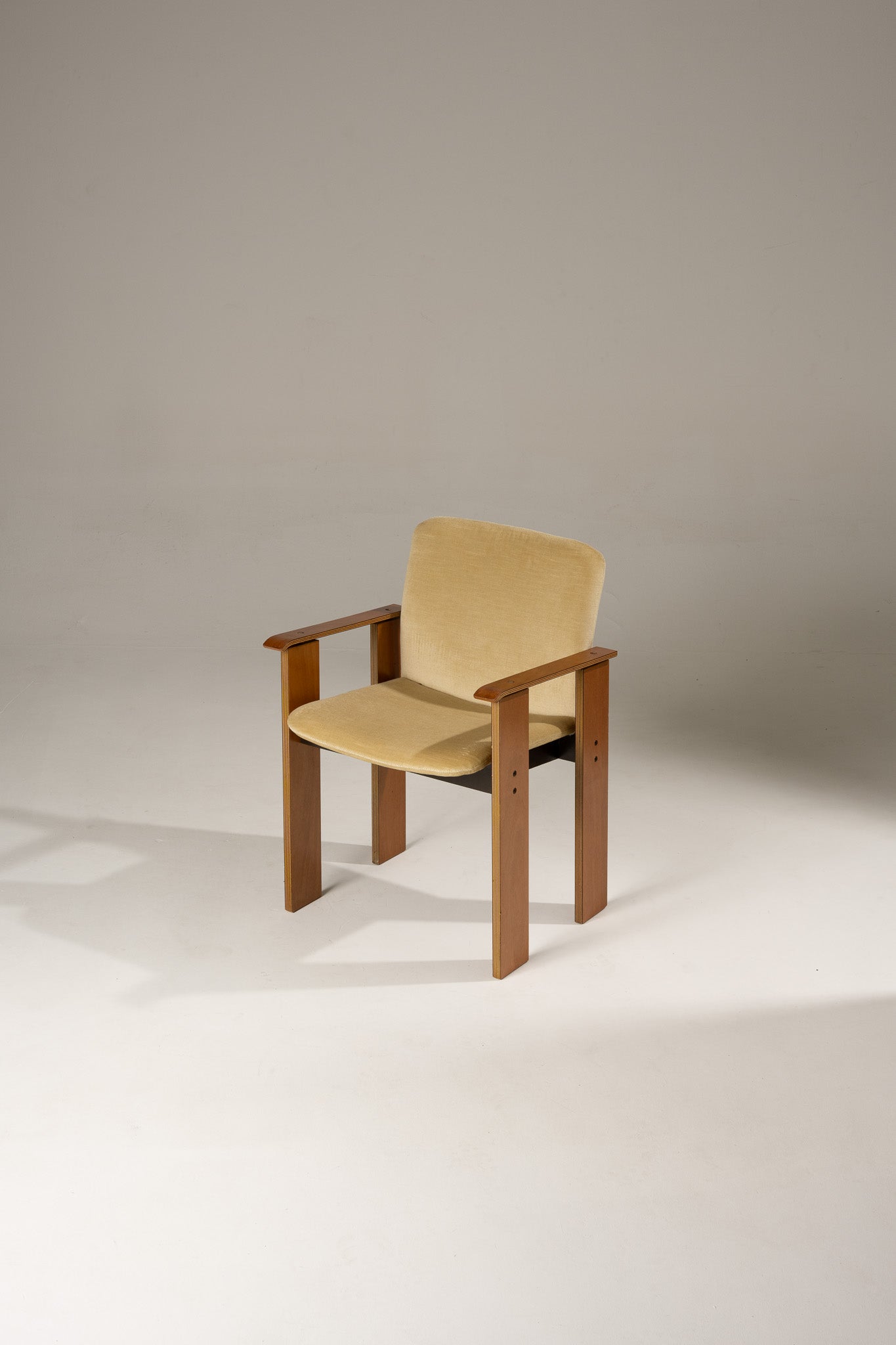 SET OF 4 WOOD AND VELVET CHAIRS, 1970s