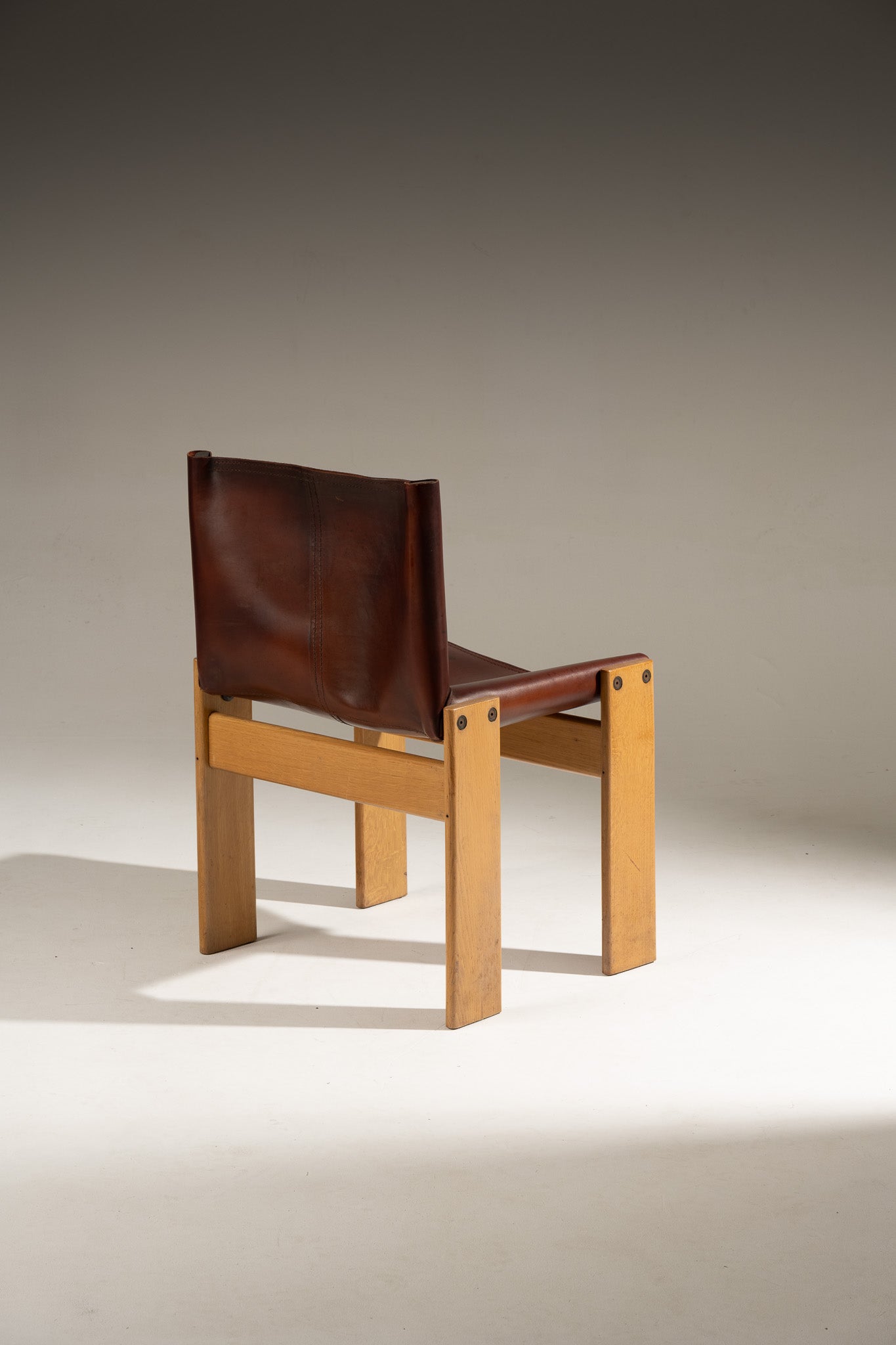 PAIRE DE CHAISES EN BOIS ET CUIR MONK, AFRA & TOBIA SCARPA, 1970s