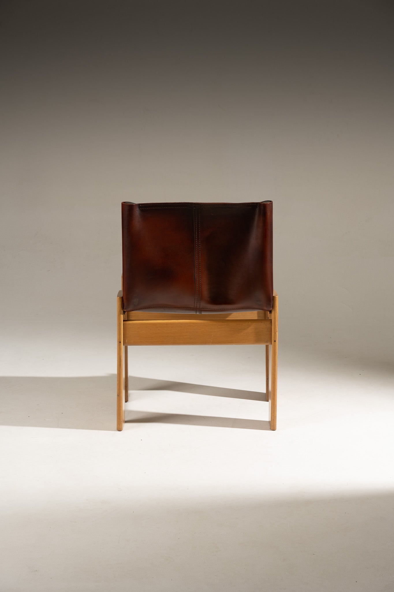 PAIRE DE CHAISES EN BOIS ET CUIR MONK, AFRA & TOBIA SCARPA, 1970s