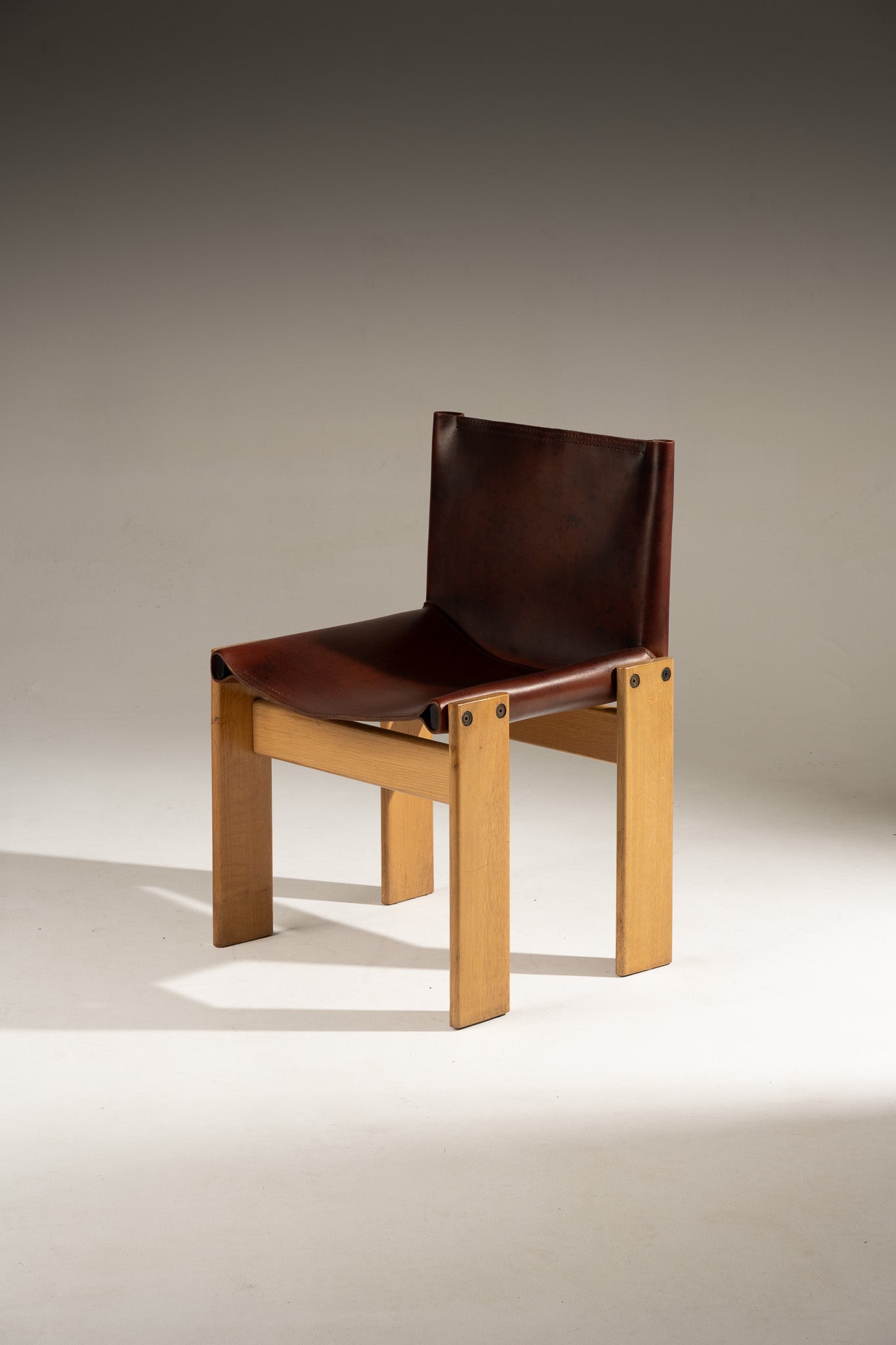 PAIRE DE CHAISES EN BOIS ET CUIR MONK, AFRA & TOBIA SCARPA, 1970s