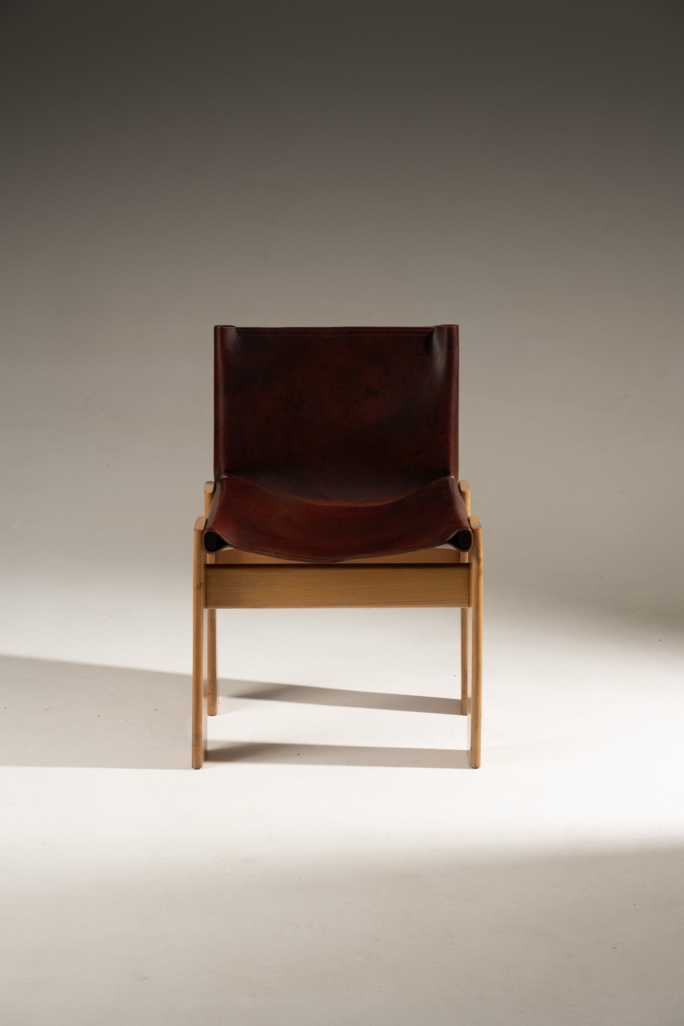 PAIRE DE CHAISES EN BOIS ET CUIR MONK, AFRA & TOBIA SCARPA, 1970s