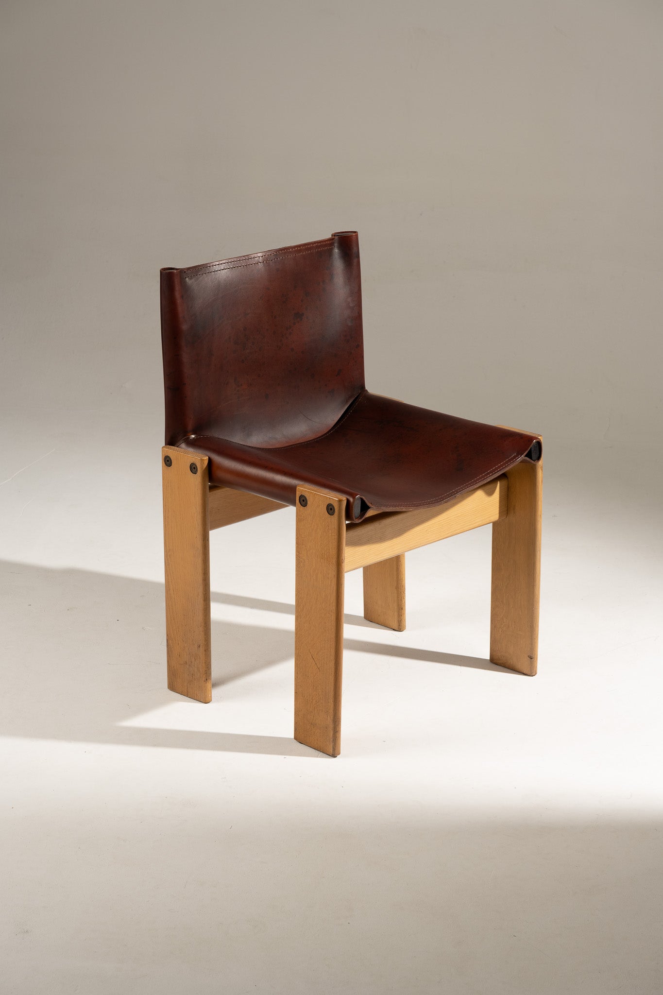 PAIRE DE CHAISES EN BOIS ET CUIR MONK, AFRA & TOBIA SCARPA, 1970s