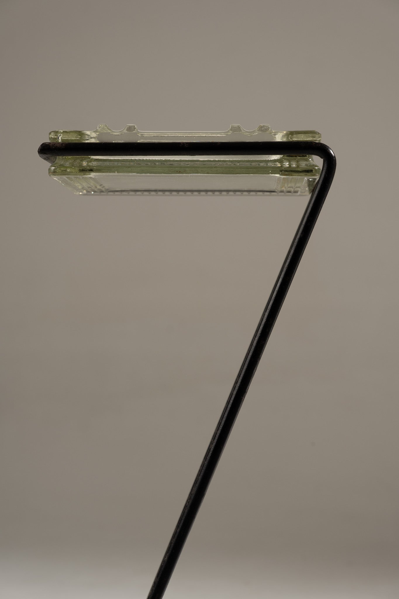 CENDRIER SUR PIED EN FER ET VERRE, 1960s