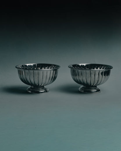 PAIRE DE COUPELLES EN MÉTAL ARGENTÉ POUR PETIT CHIENS ET CHATS, 1950s