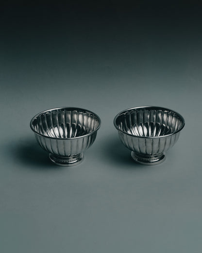 PAIRE DE COUPELLES EN MÉTAL ARGENTÉ POUR PETIT CHIENS ET CHATS, 1950s