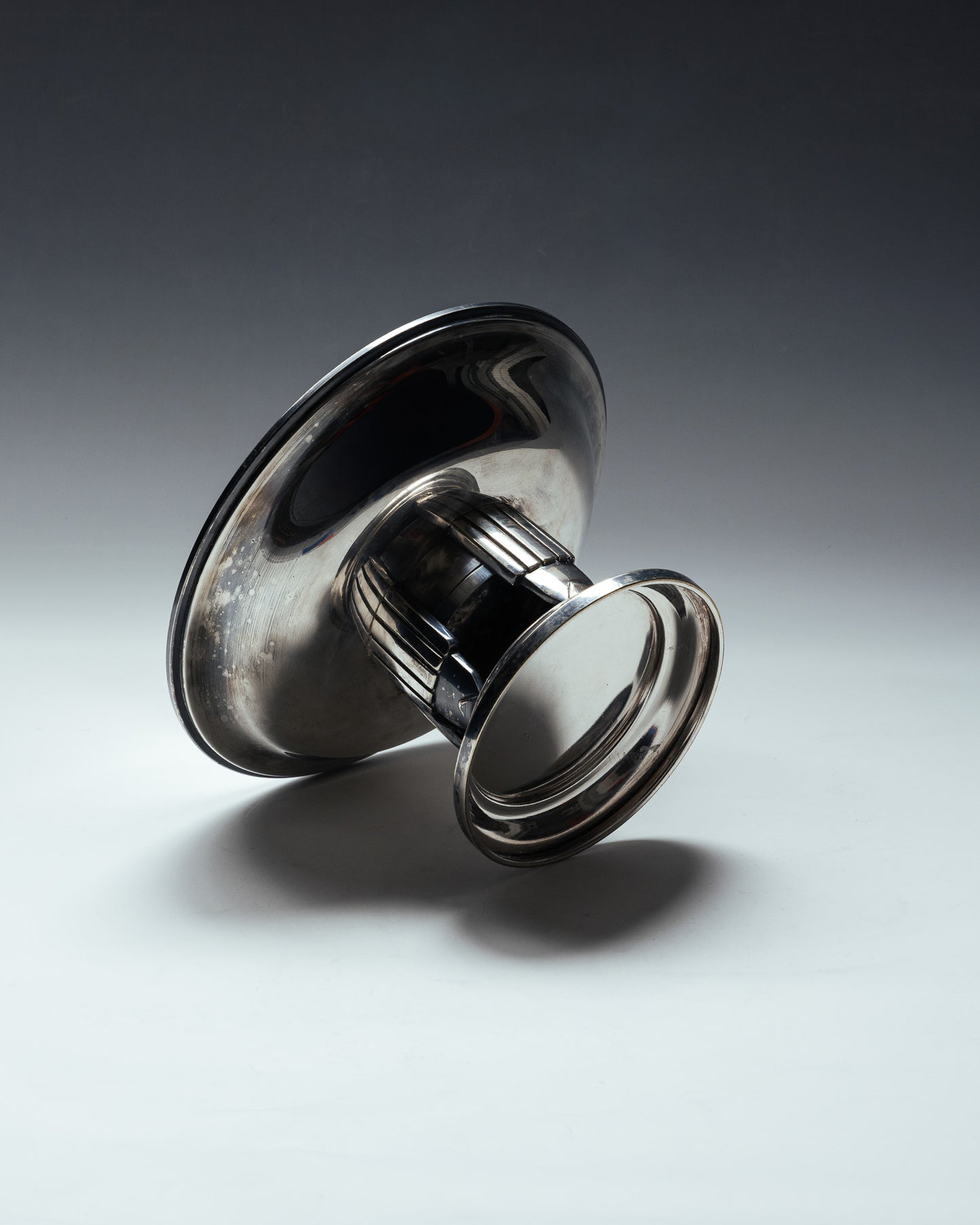 COUPE EN MÉTAL ARGENTÉ, 1930s