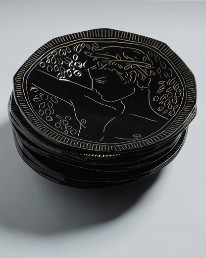 ASSIETTE NOIRE EN CÉRAMIQUE, ELDAROV.T