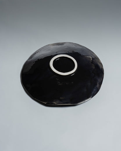 ASSIETTE NOIRE ARTISANALE EN CÉRAMIQUE, ELDAROV.T
