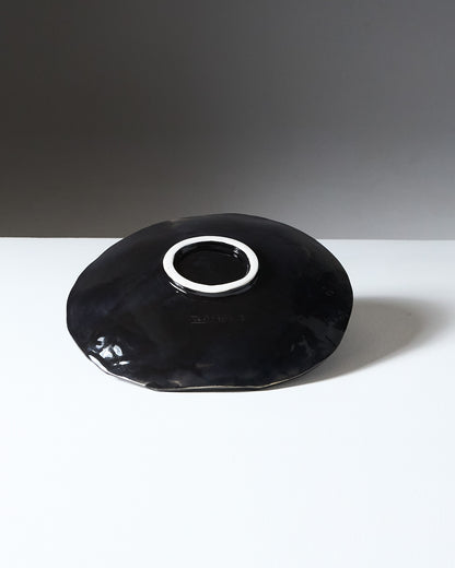ASSIETTE NOIRE ARTISANALE EN CÉRAMIQUE, ELDAROV.T