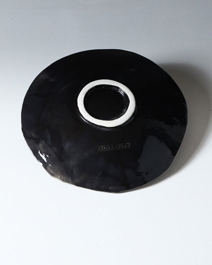 ASSIETTE NOIRE EN CÉRAMIQUE, ELDAROV.T