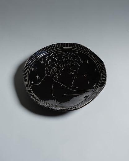 ASSIETTE NOIRE EN CÉRAMIQUE, ELDAROV.T