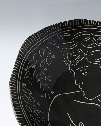 ASSIETTE NOIRE EN CÉRAMIQUE, ELDAROV.T