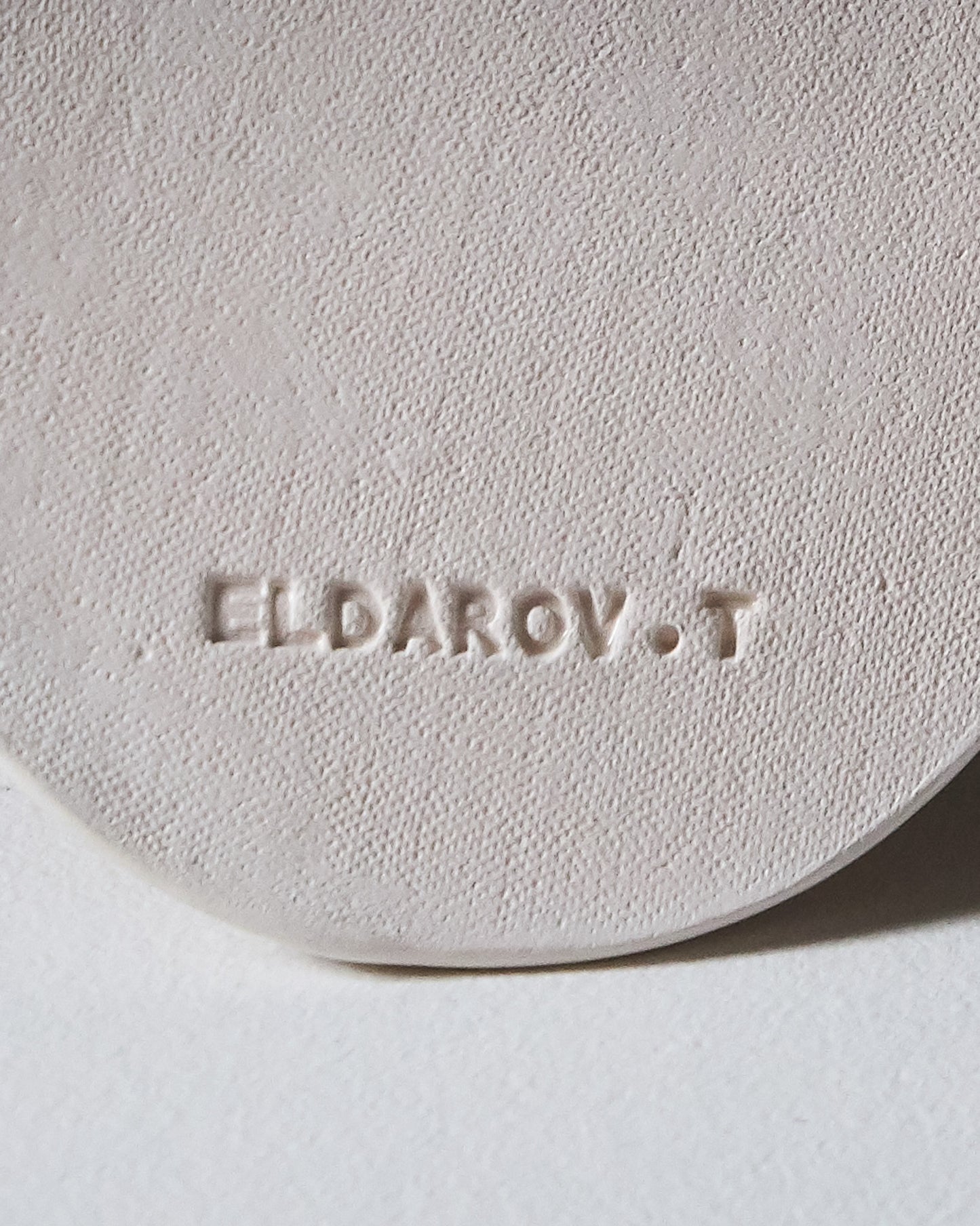 DESSOUS DE VERRE BLANC ARTISANAL EN CÉRAMIQUE, ELDAROV.T