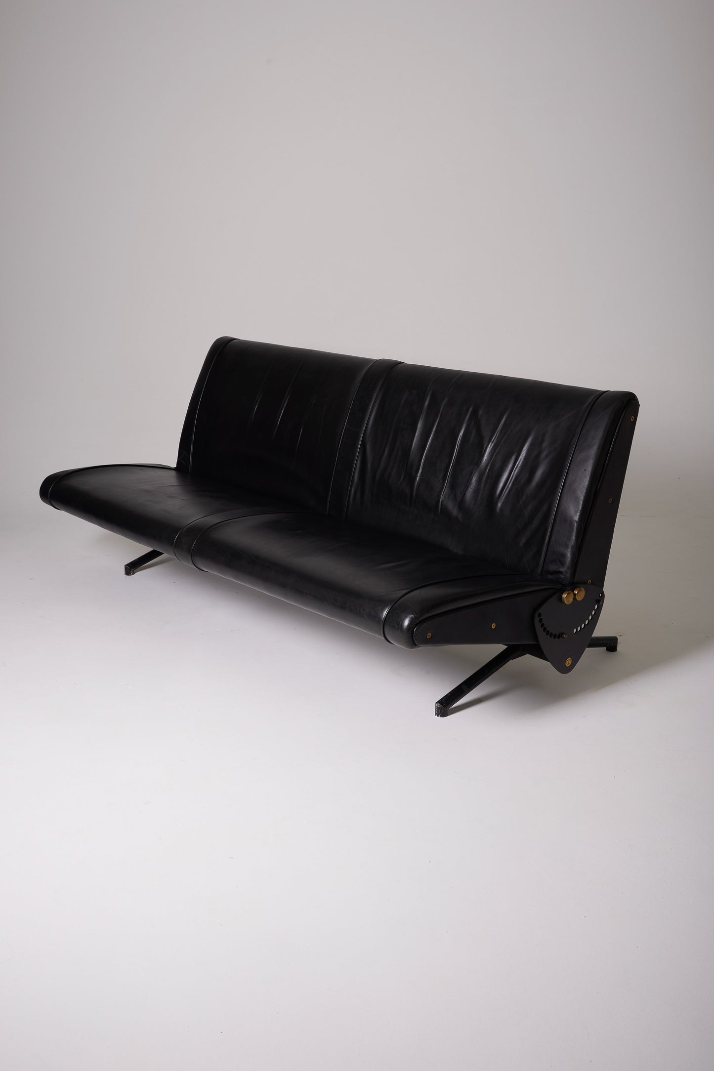 LEATHER SOFA D70 BY OSVALDO BORSANI