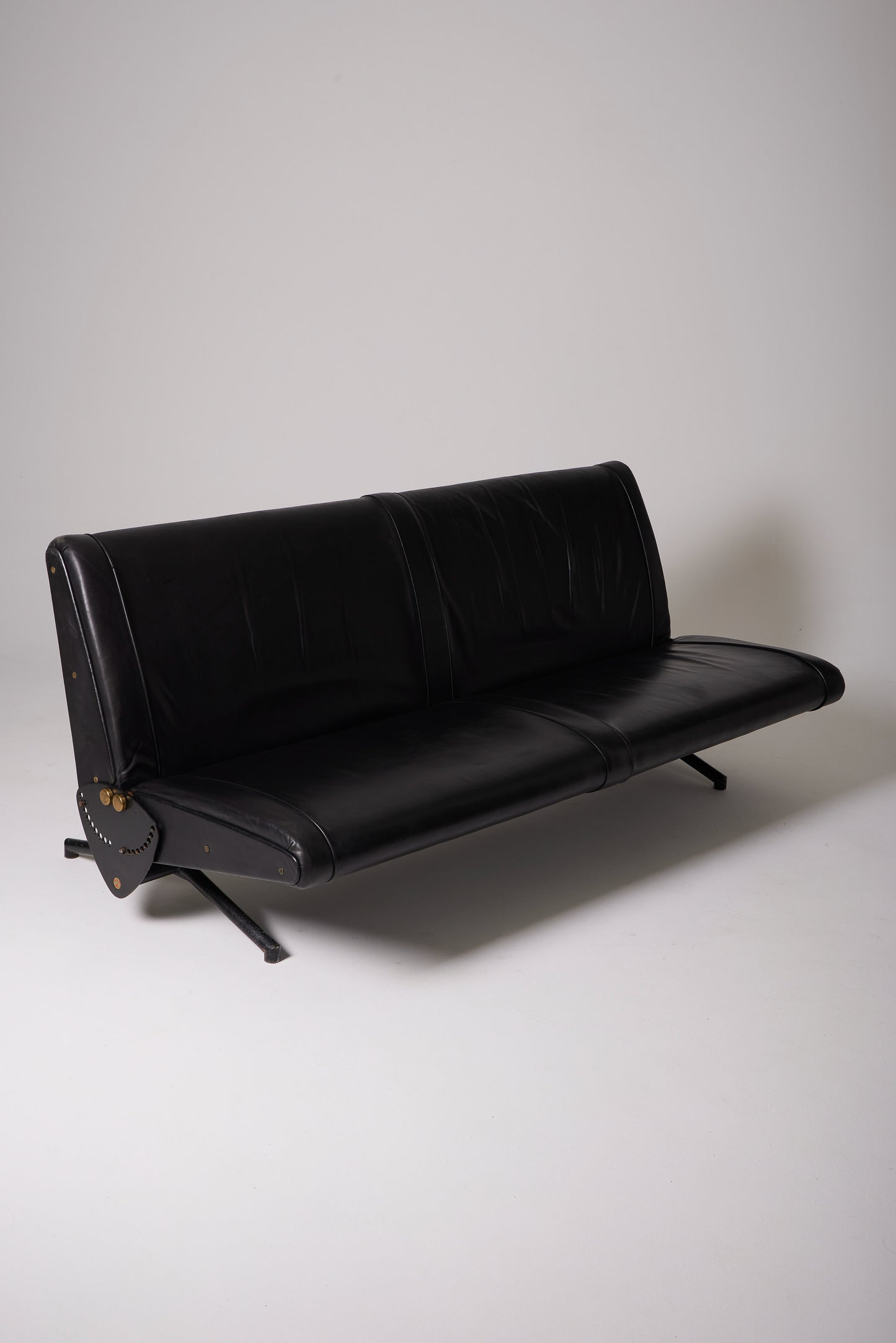 LEATHER SOFA D70 BY OSVALDO BORSANI