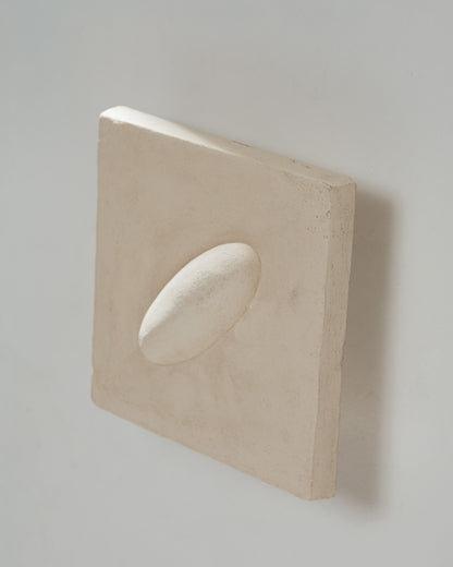 APPLIQUE SCULPTURALE EN TERRE CHAMOTTÉE