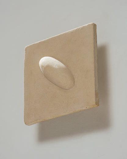 APPLIQUE SCULPTURALE EN TERRE CHAMOTTÉE