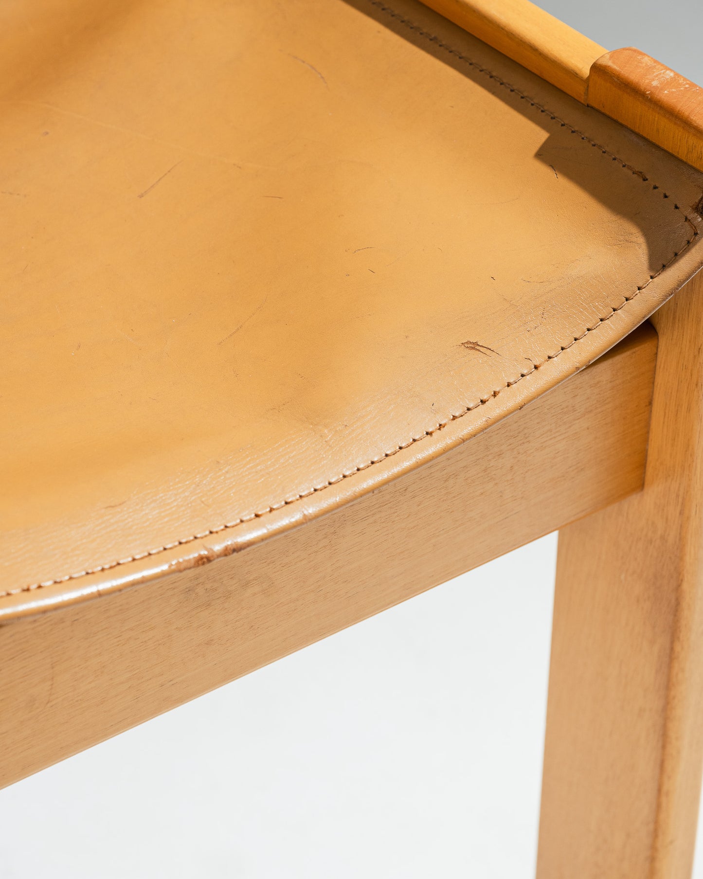 SET OF 4 SADDLE LEATHER AND BEECHWOOD CHAIRS, IBISCO SEDIE, 1970s