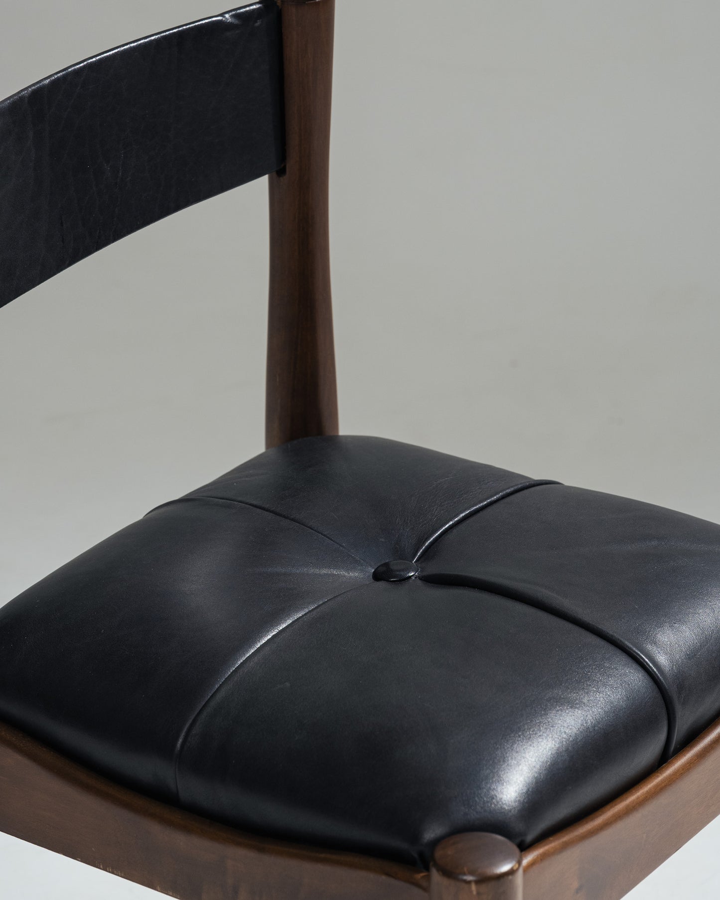 WALNUT AND LEATHER '620' CHAIR, SILVIO COPPOLA, BERNINI, 1960s