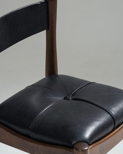 WALNUT AND LEATHER '620' CHAIR, SILVIO COPPOLA, BERNINI, 1960s