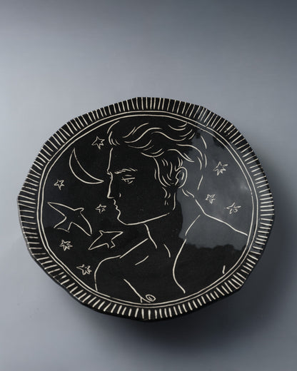 ASSIETTE NOIRE EN CÉRAMIQUE, ELDAROV.T