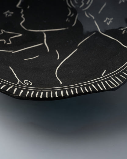 ASSIETTE NOIRE EN CÉRAMIQUE, ELDAROV.T