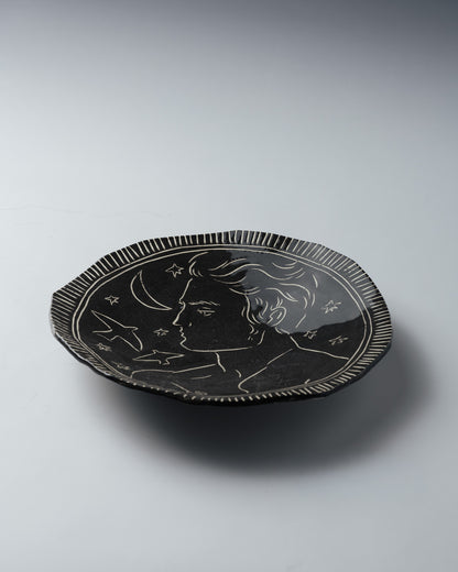 ASSIETTE NOIRE EN CÉRAMIQUE, ELDAROV.T