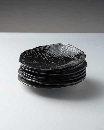 ASSIETTE NOIRE EN CÉRAMIQUE, ELDAROV.T