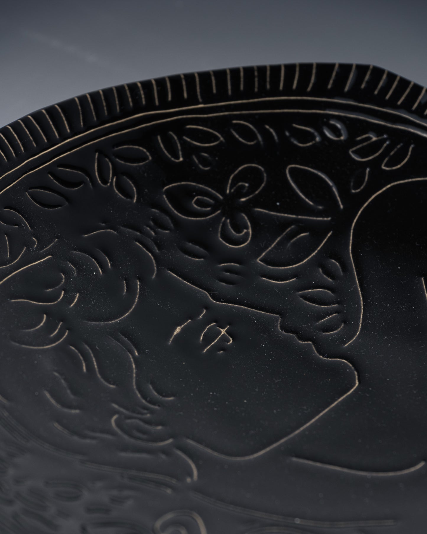 BLACK CERAMIC PLATE, ELDAROV.T