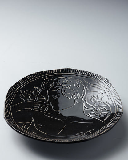 ASSIETTE NOIRE EN CÉRAMIQUE, ELDAROV.T