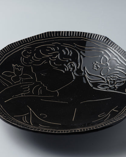 ASSIETTE NOIRE EN CÉRAMIQUE, ELDAROV.T