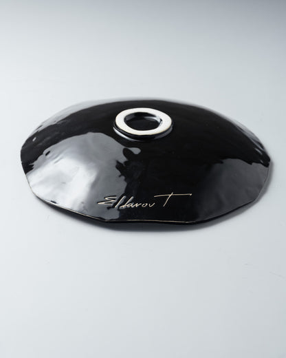 ASSIETTE NOIRE EN CÉRAMIQUE, ELDAROV.T