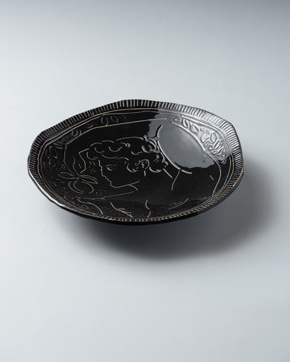 ASSIETTE NOIRE EN CÉRAMIQUE, ELDAROV.T