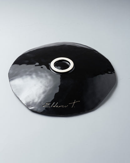 ASSIETTE NOIRE EN CÉRAMIQUE, ELDAROV.T