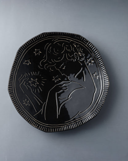 ASSIETTE NOIRE EN CÉRAMIQUE, ELDAROV.T
